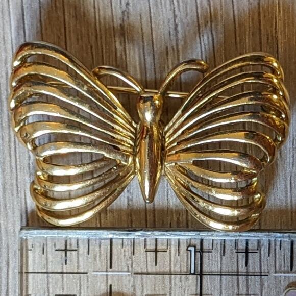 Vintage Trifari butterfly brooch pin - Picture 5 of 6